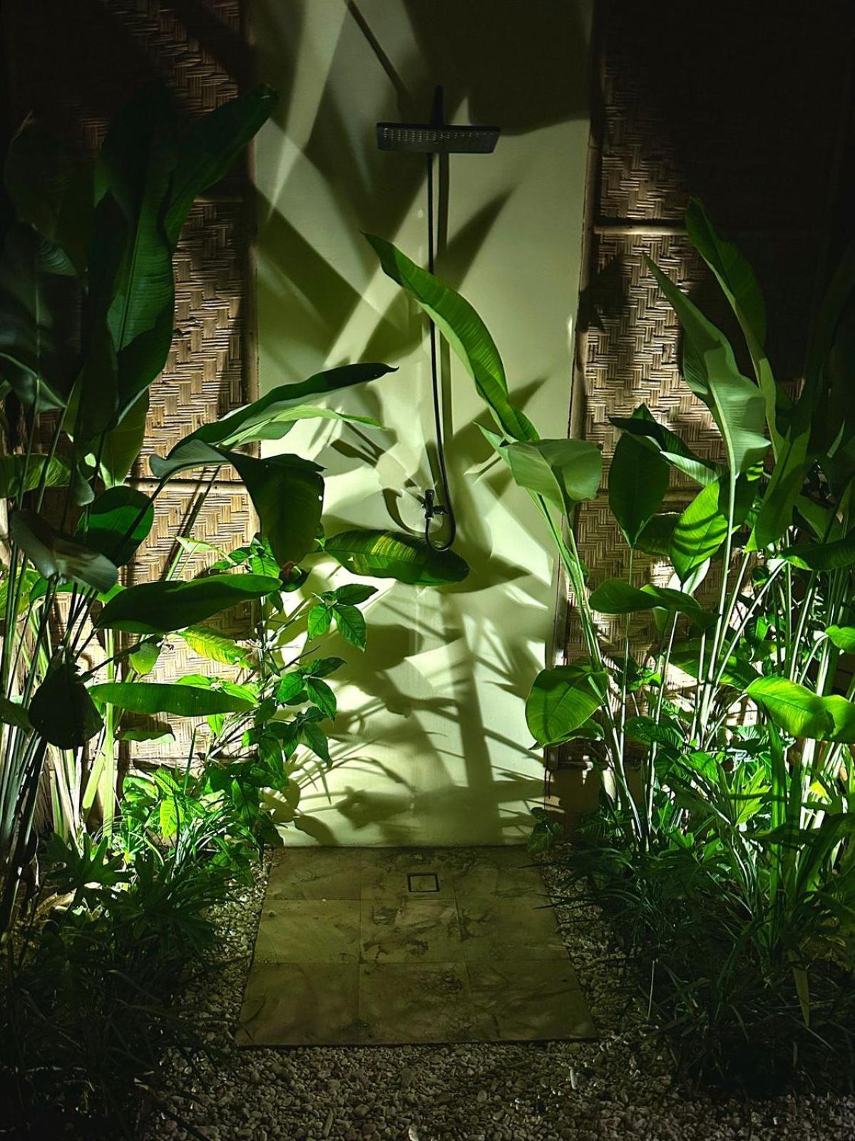 Beachfront Luxury Dome Villas - Gamat Bay Resort Нуса Пенида Экстерьер фото