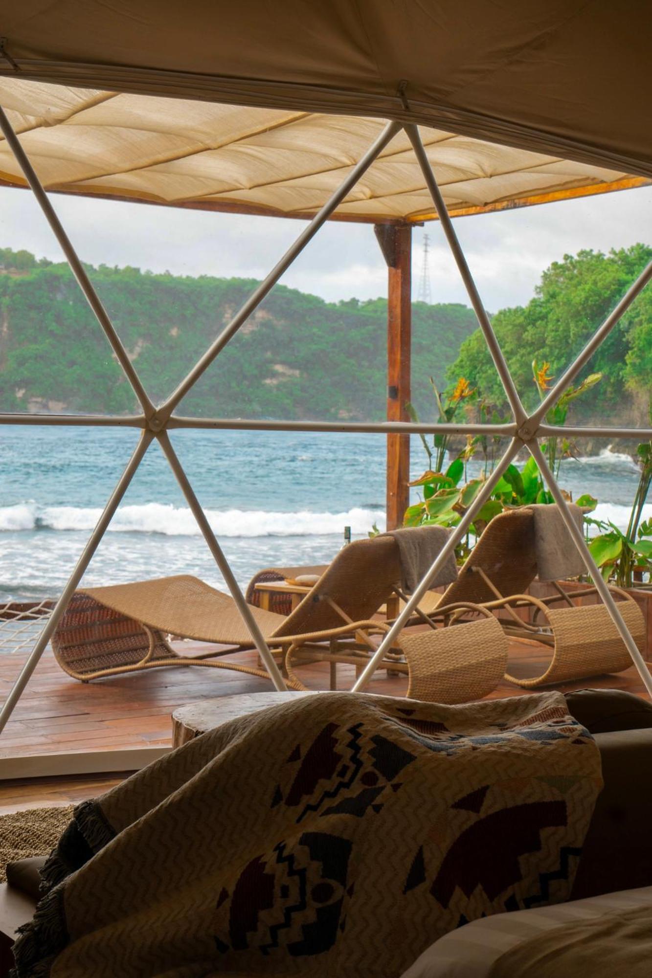 Beachfront Luxury Dome Villas - Gamat Bay Resort Нуса Пенида Экстерьер фото