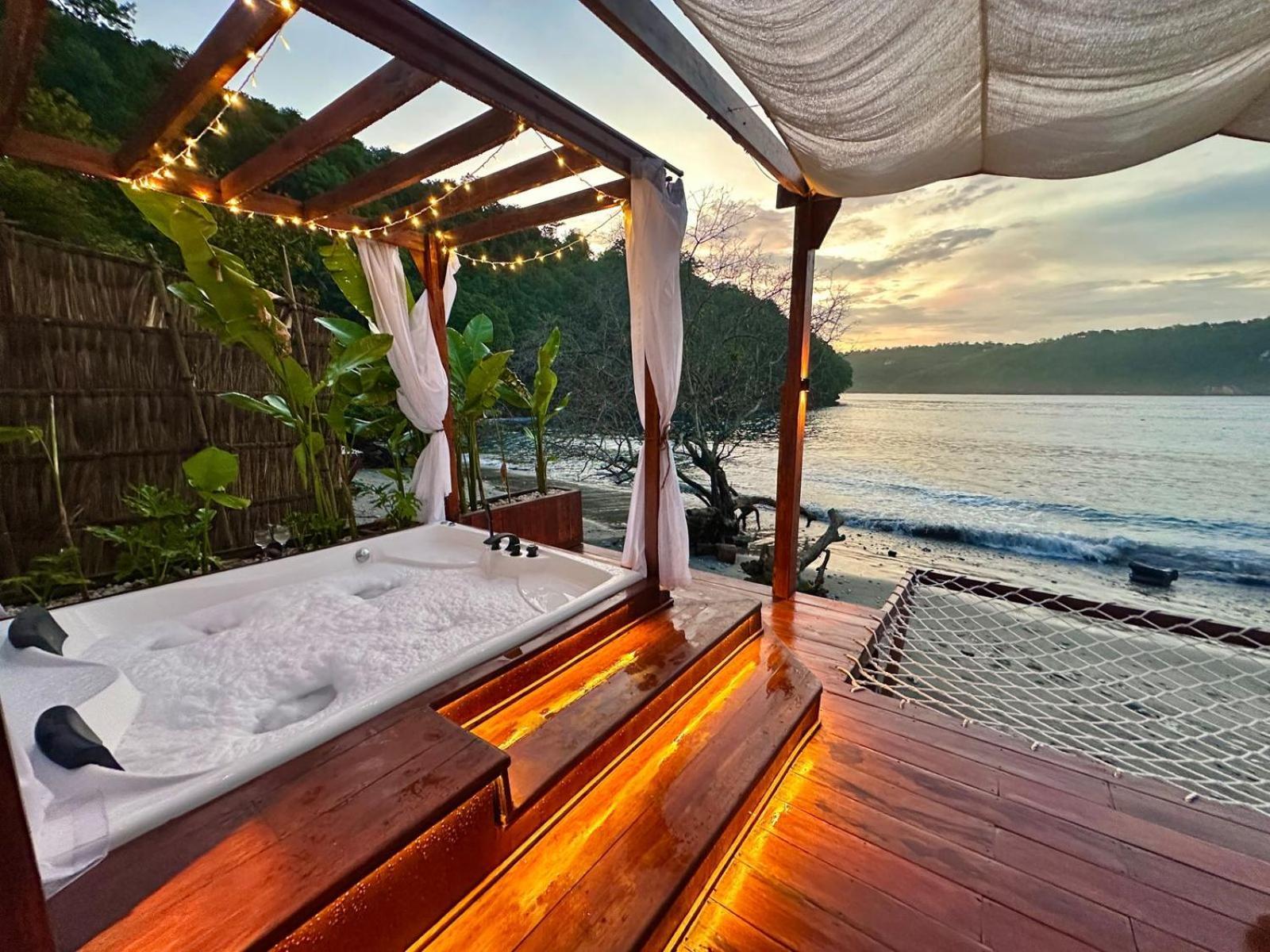 Beachfront Luxury Dome Villas - Gamat Bay Resort Нуса Пенида Экстерьер фото